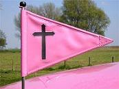roze vlag op een roze rouwauto